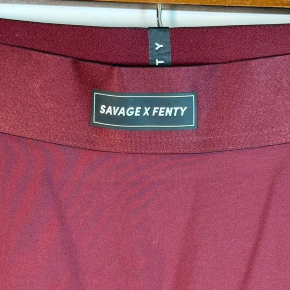SAVAGE X FENTY Hotline‎ High-Waist Legging - Maroon - Size L - Picture 5 of 8